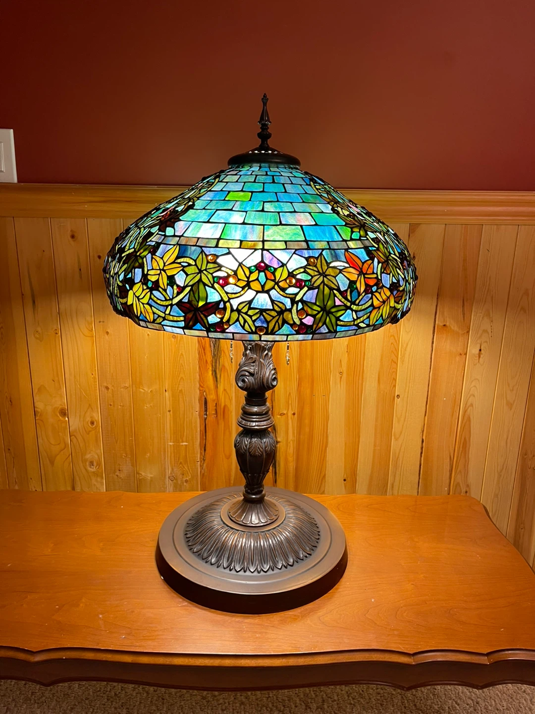 A super stunning Tiffany Style stained glass table lamp