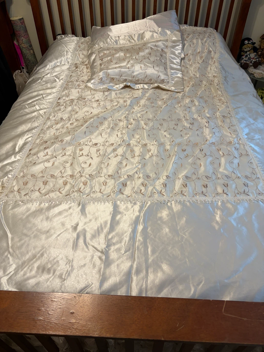 Cream Satin Bedspread Set with Embroidery - photo 2