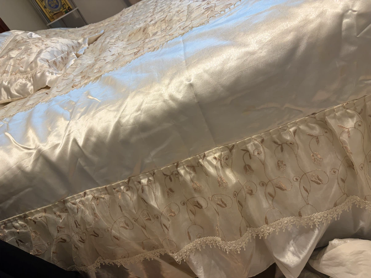 Cream Satin Bedspread Set with Embroidery - photo 3