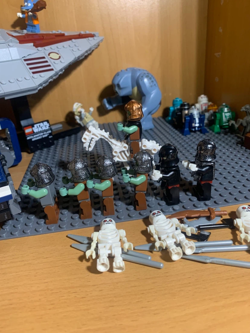 Lego orcs/skeletons minifig lot - photo 2