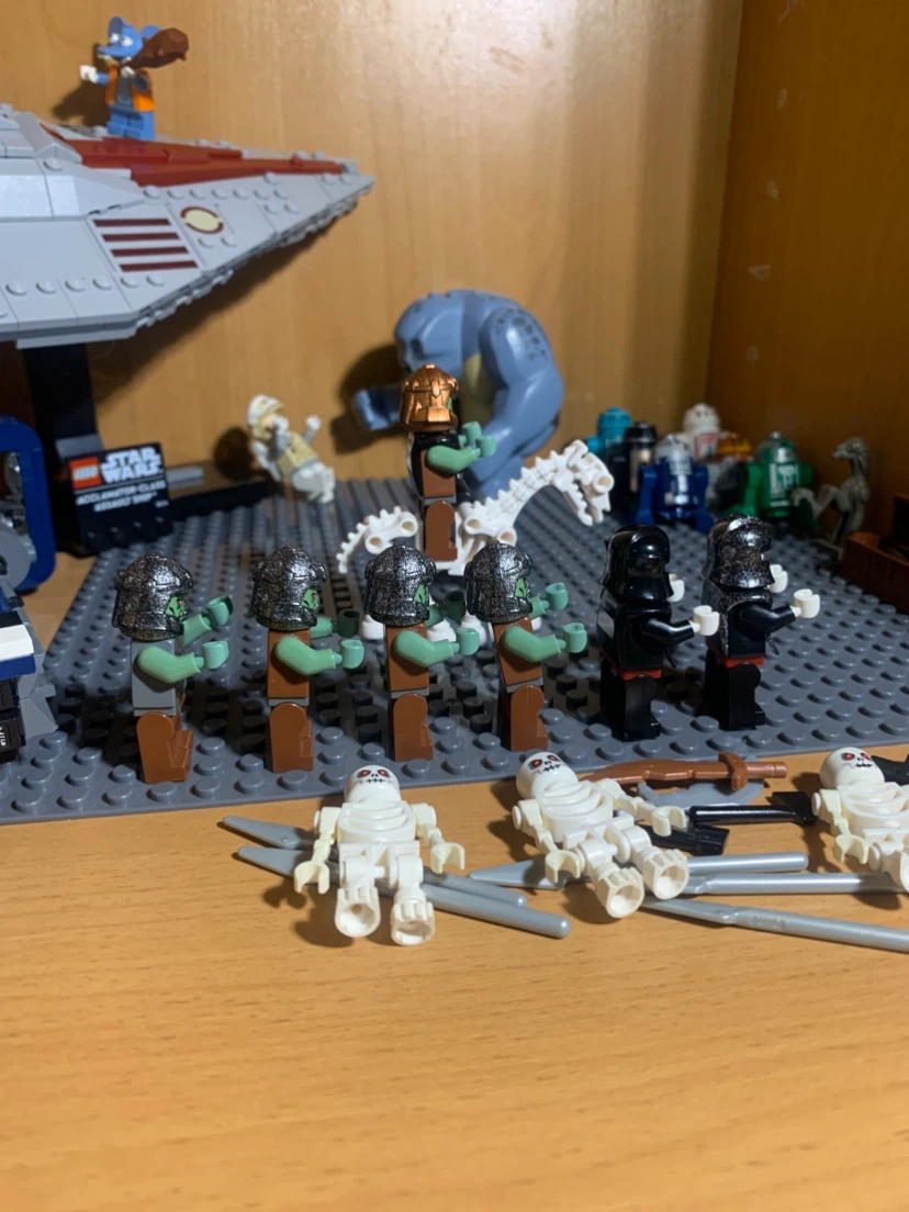 Lego orcs/skeletons minifig lot - photo 3