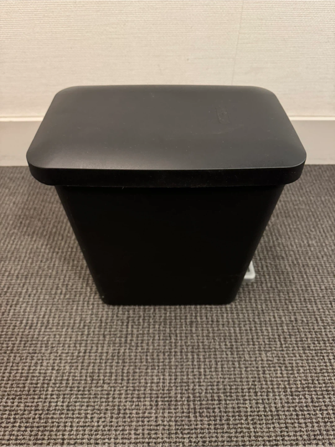 Sterilite Step-On Trashcan - photo 3