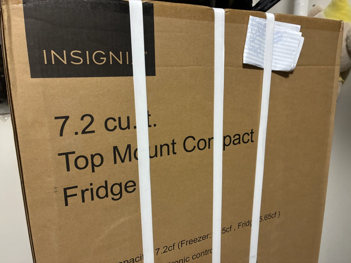 Insignia 7.2 cu. ft. Top Mount Compact Fridge - photo 2