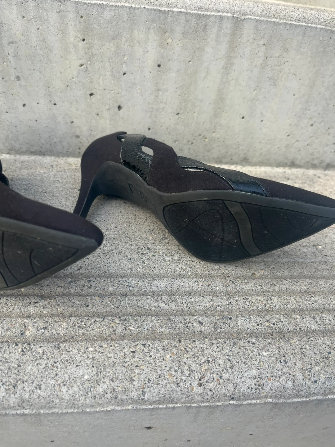 Black Heeled Pumps - photo 2