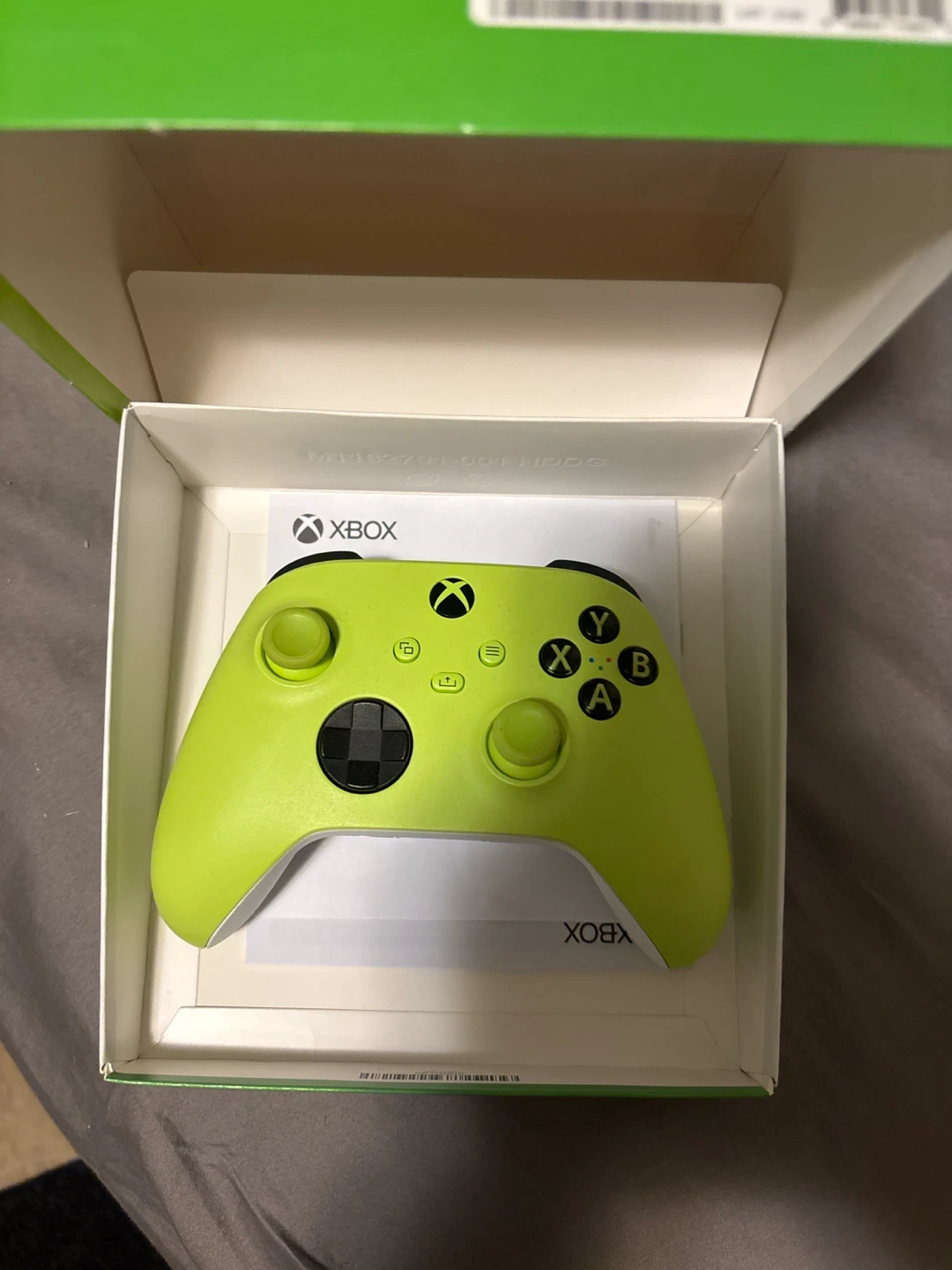 Xbox Wireless Controller - Electric Volt - photo 2