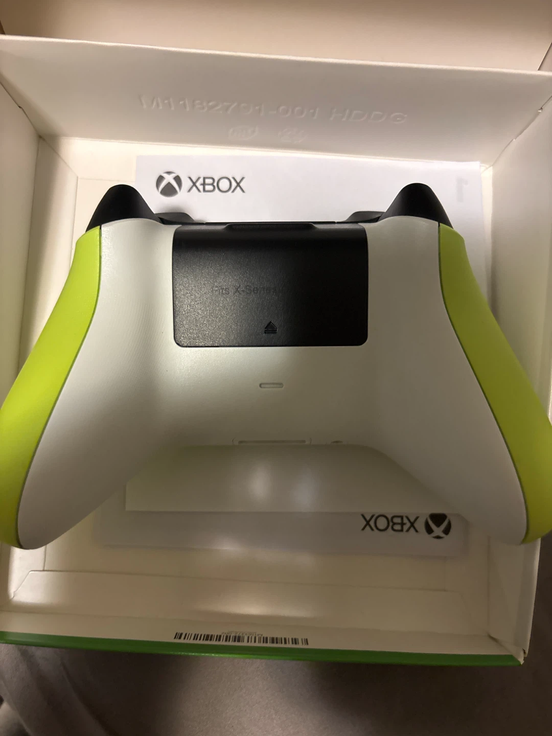 Xbox Wireless Controller - Electric Volt - photo 3