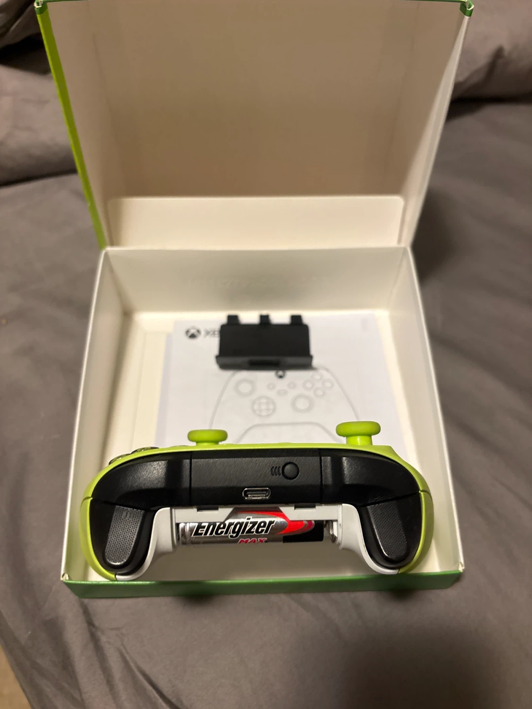 Xbox Wireless Controller - Electric Volt - photo 4