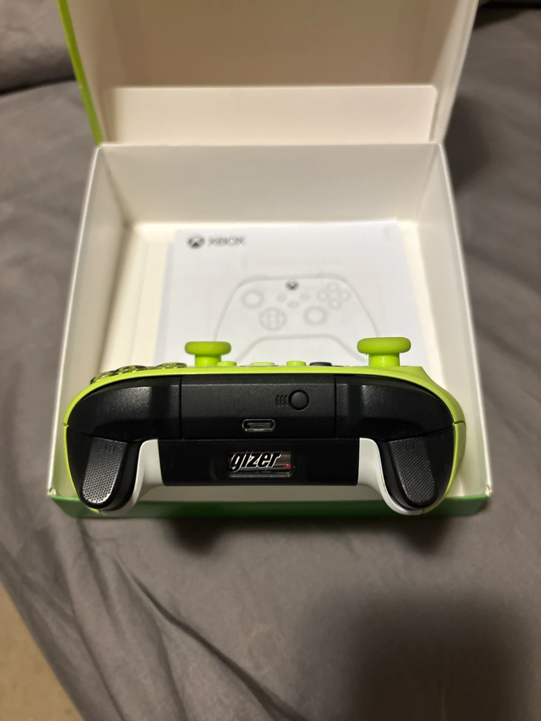 Xbox Wireless Controller - Electric Volt - photo 5