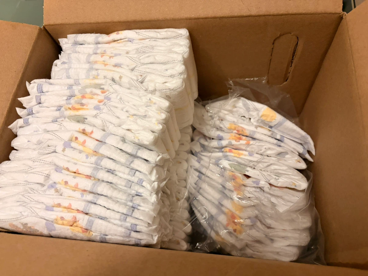 44 couches Huggies Little Snugglers Nouveau-né – 15$