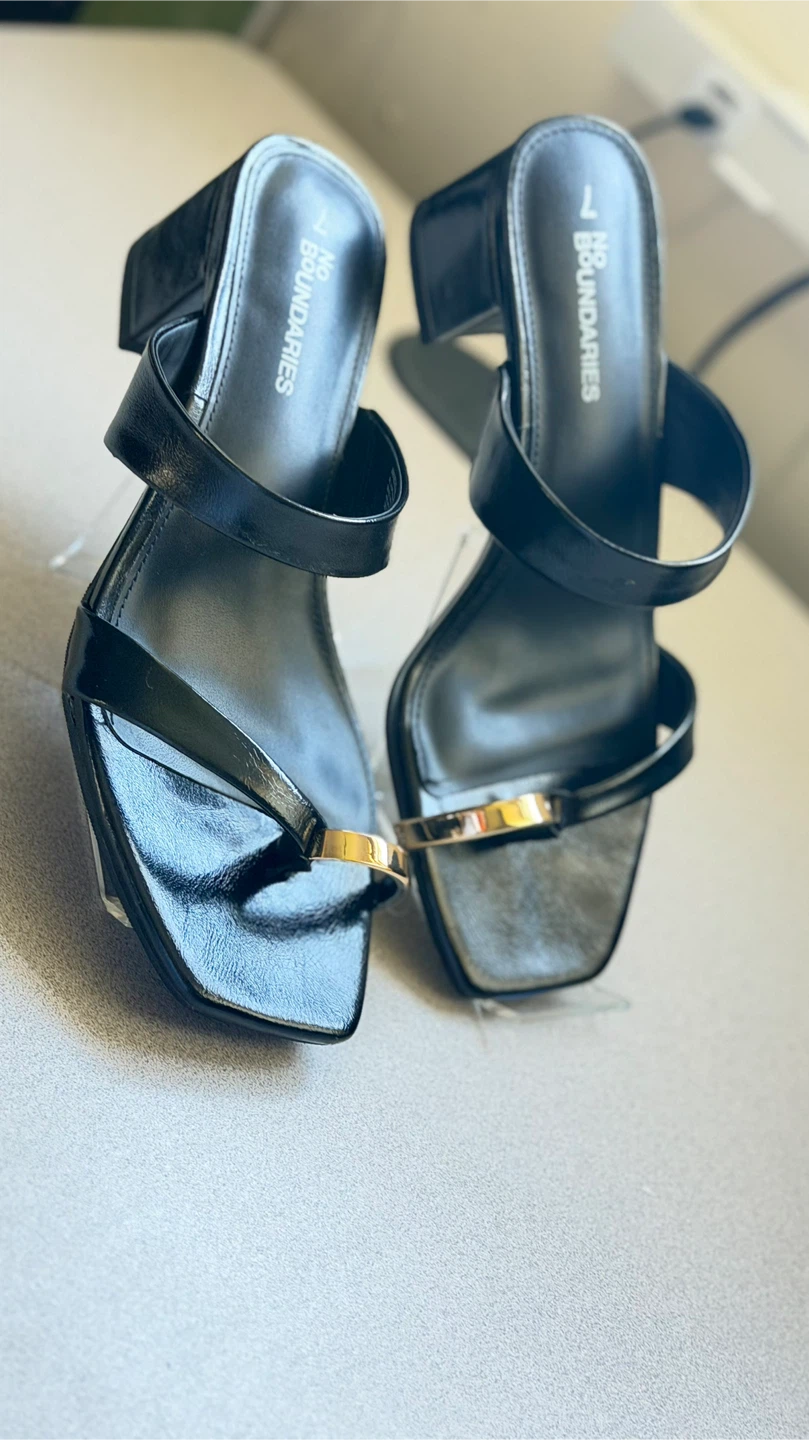No Boundaries Black Block Heel Sandals Size 7
