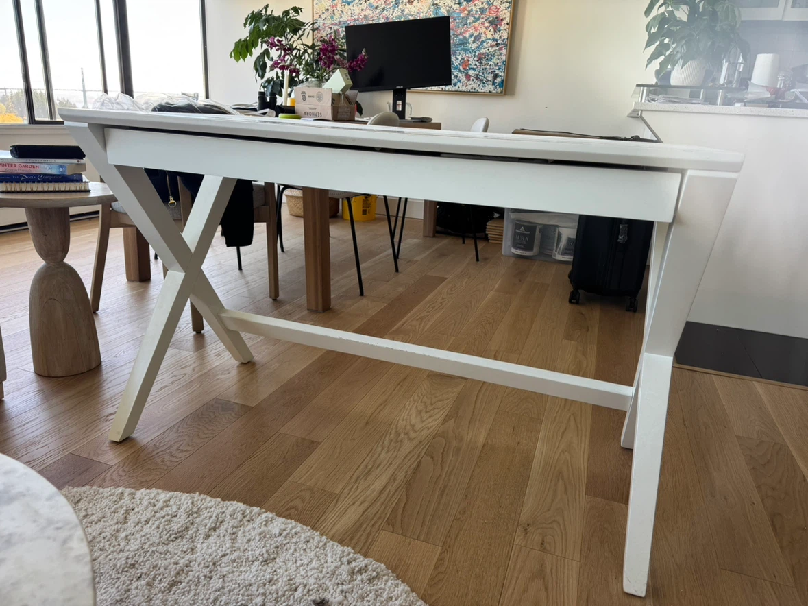 Desk - photo 2