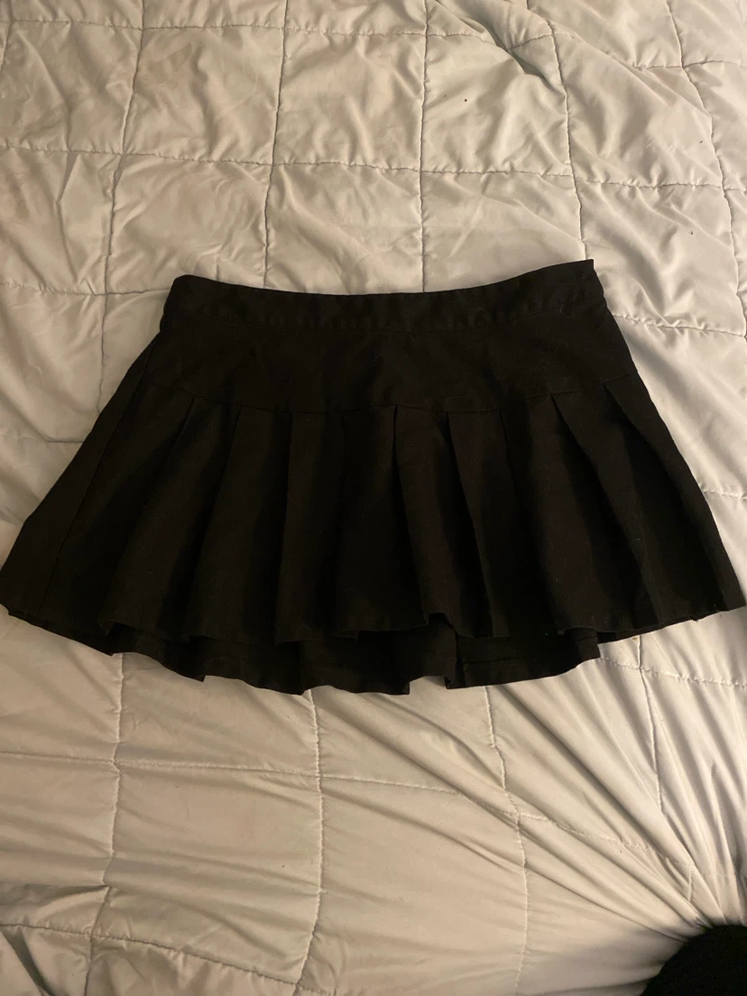 Garage black pleated skirt