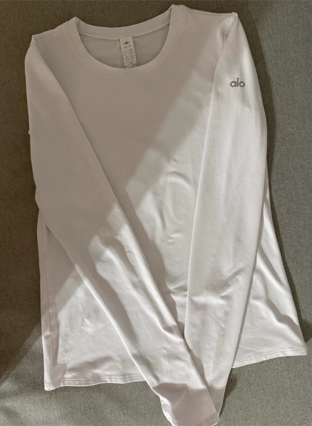 Alo Yoga Long Sleeve Shirt