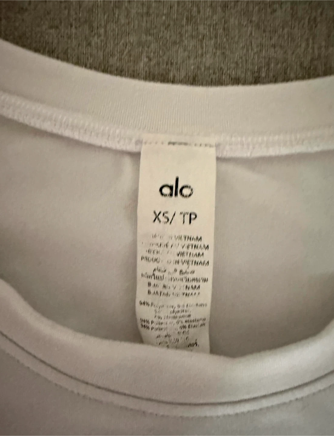Alo Yoga Long Sleeve Shirt - photo 2