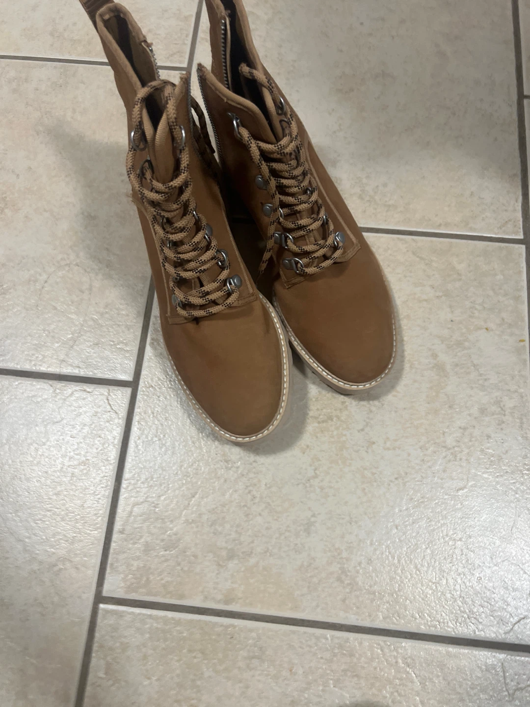 Tan lace-up boots, size 10 - photo 3