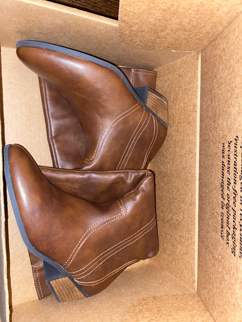 NEW  Brilliance Brown Boots