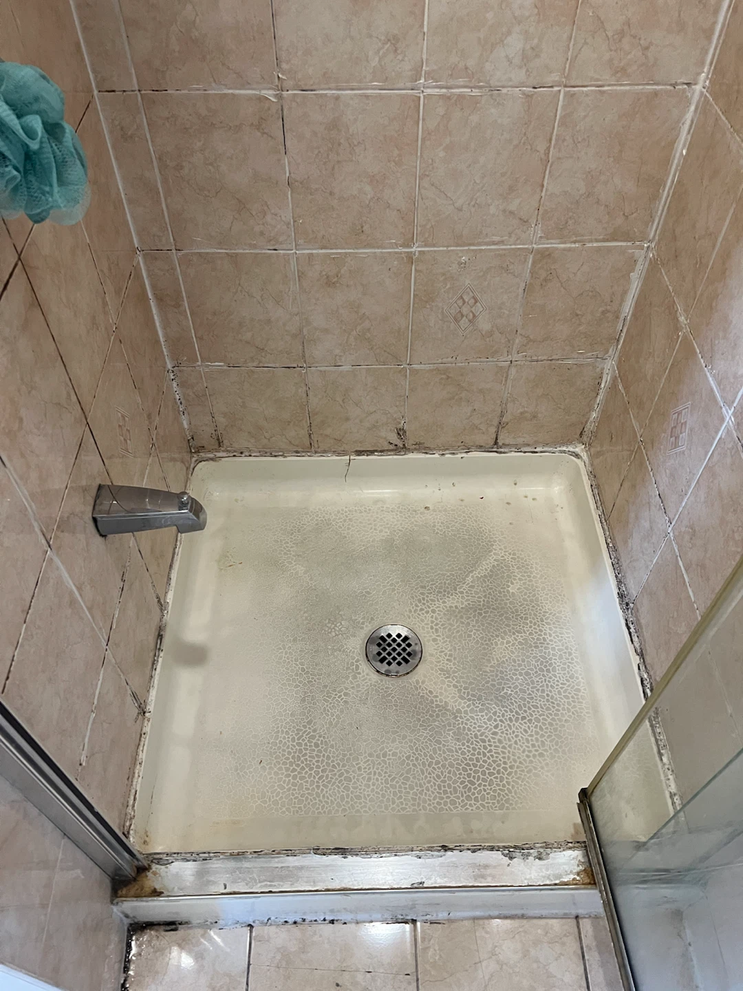 Caulking pro & grout