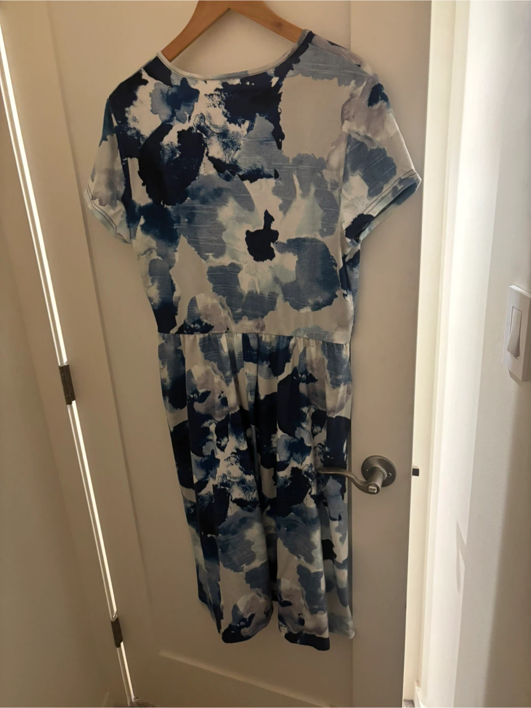 Blue and White Floral Pattern Dress - photo 3