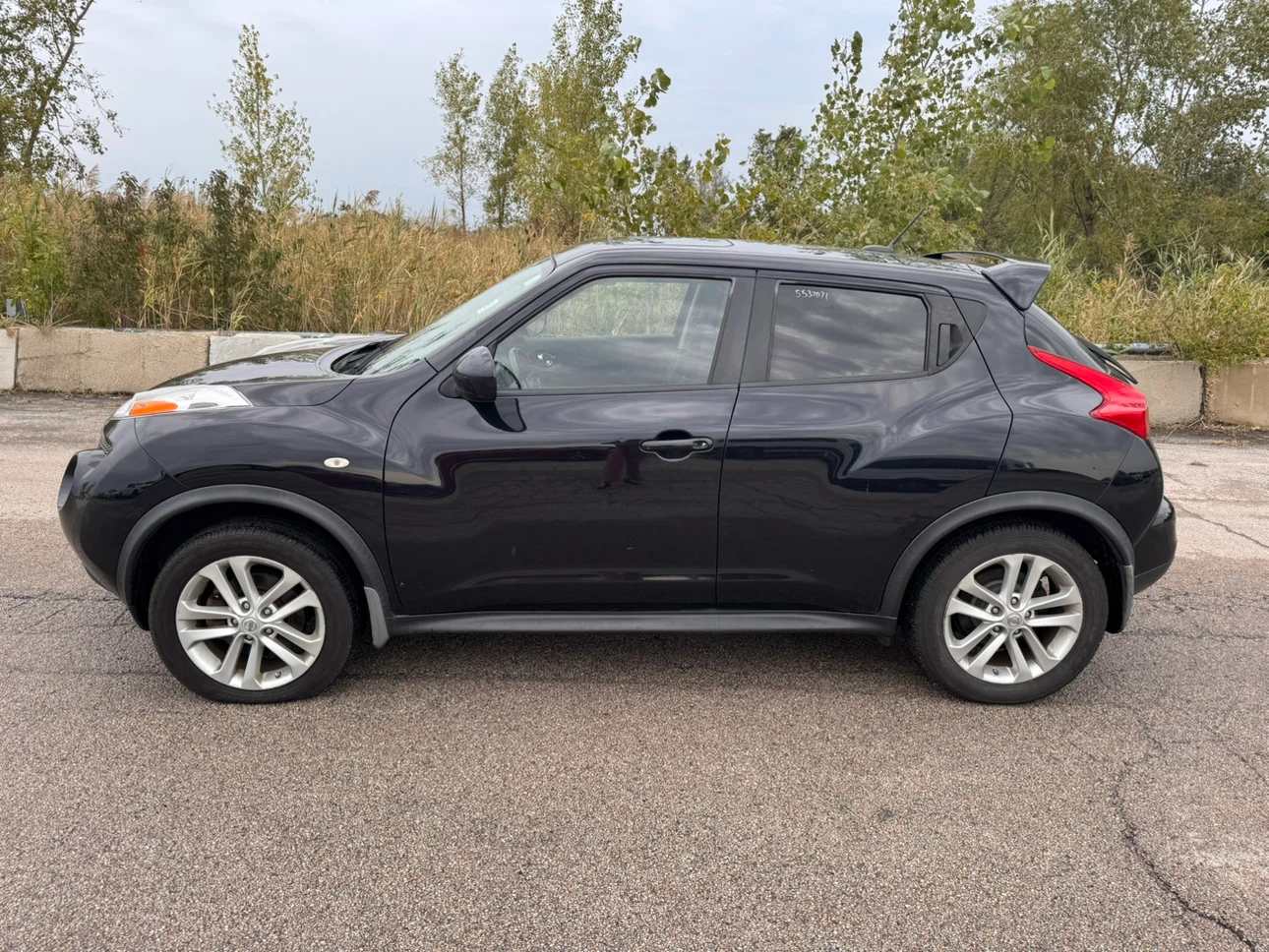 2013 NISSAN JUKE AWD SV - photo 2