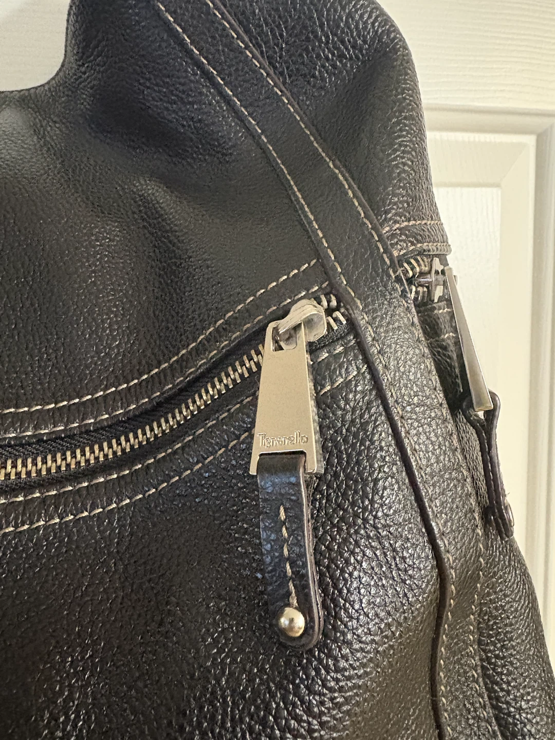 Tignanello black pebbled leather hobo bag - photo 2