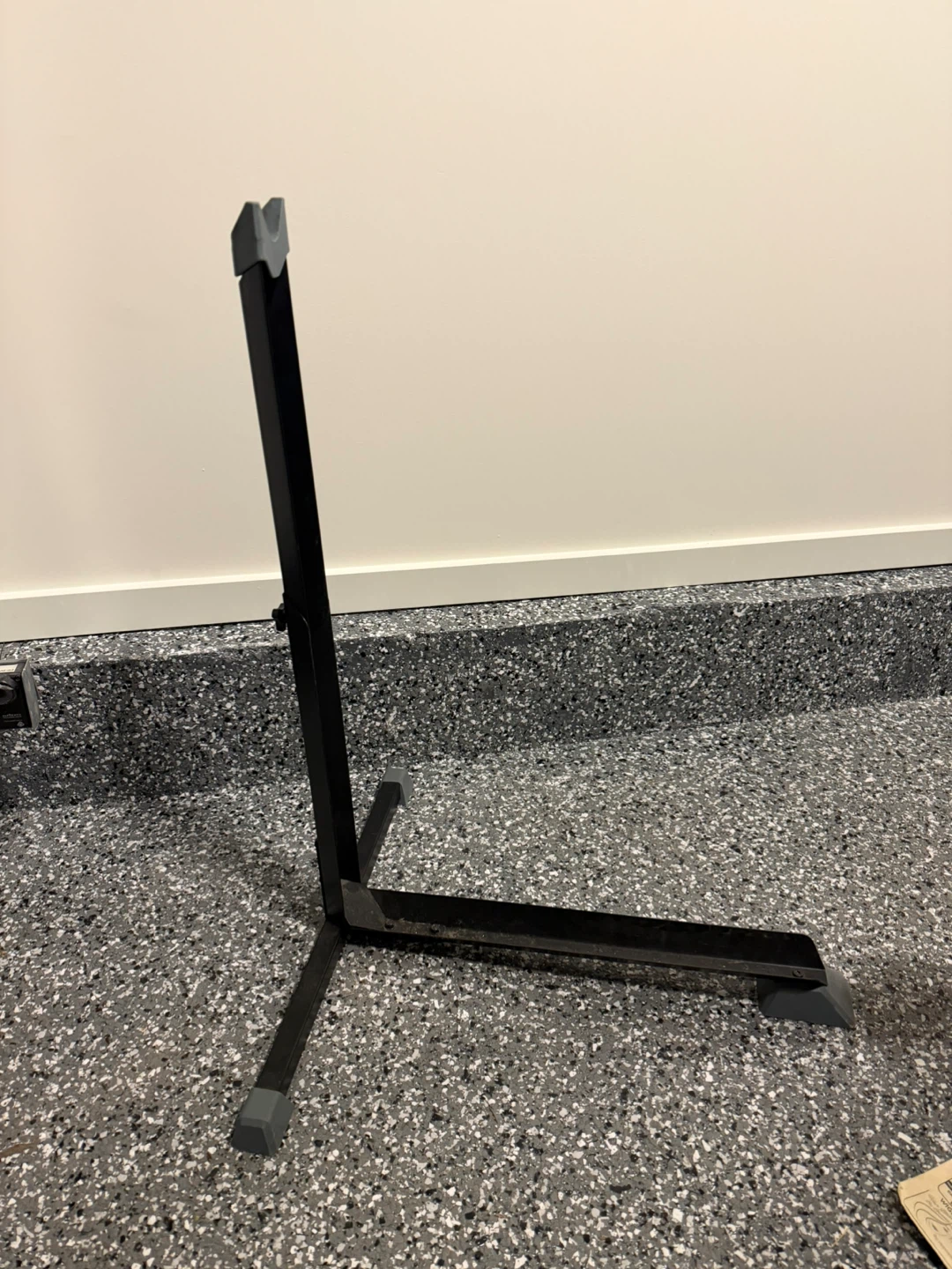 Freestanding Vertical 1-Bike Rack - photo 2
