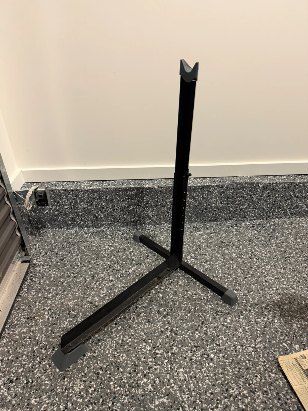 Freestanding Vertical 1-Bike Rack - photo 3