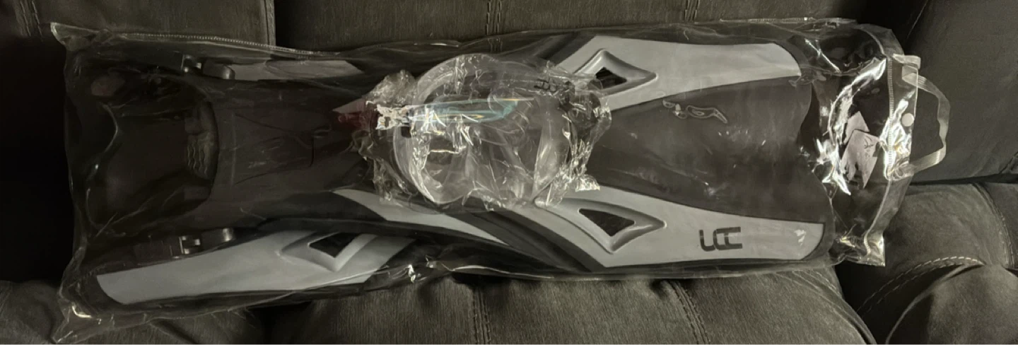 New Snorkel Set with Fins, Mask, and Snorkel - photo 3