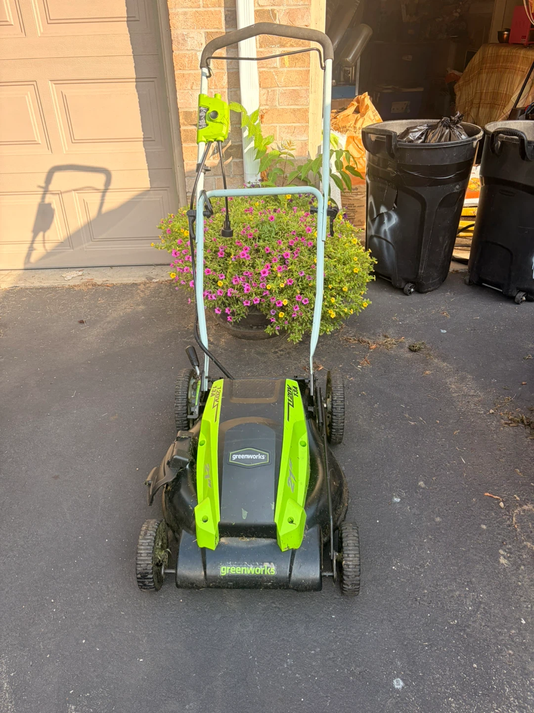 21” Greenworks Electric Corded Lawnmower - good condition