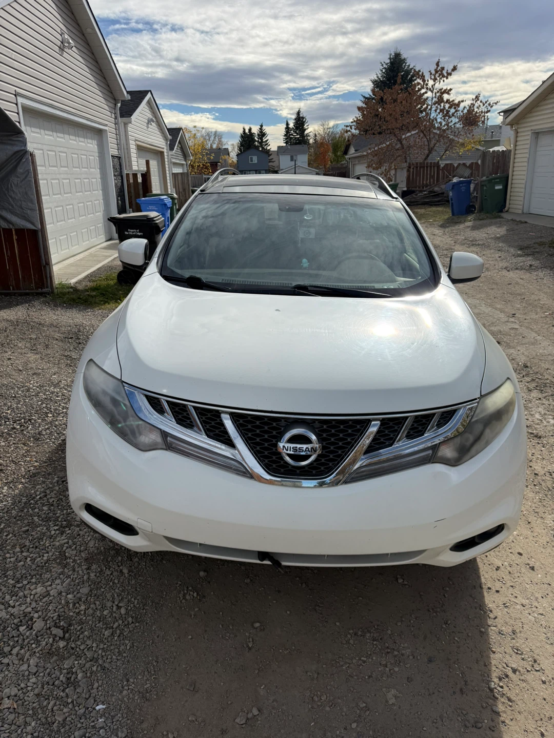 White Nissan Murano