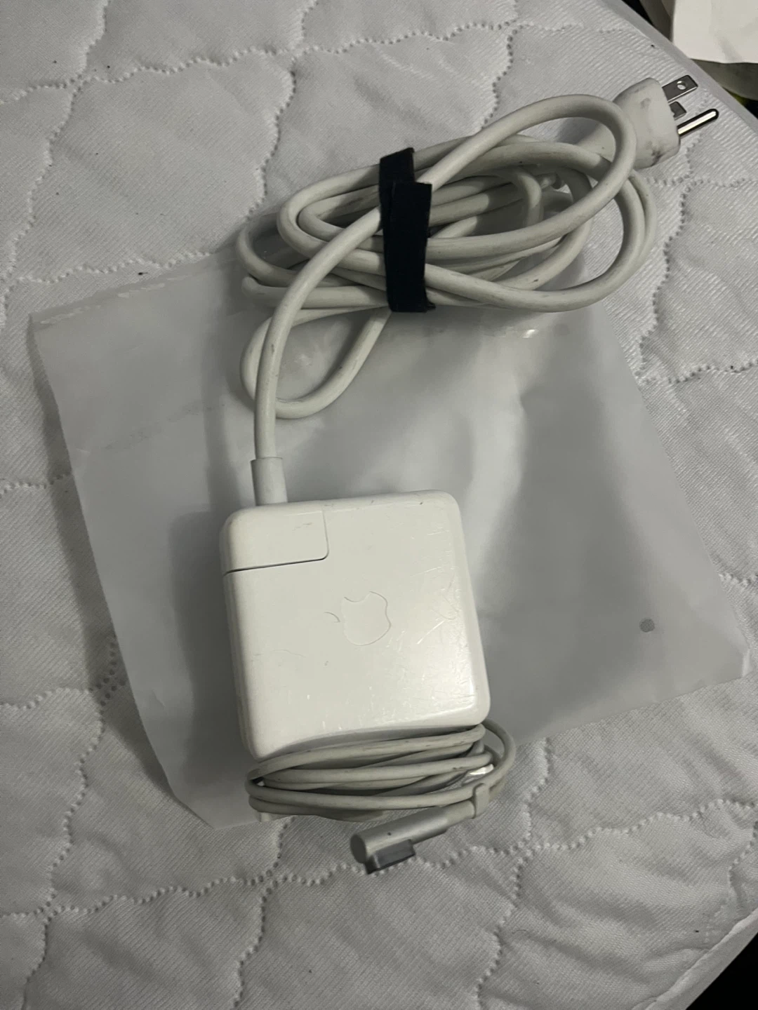 Apple MagSafe 60W Power Adapter - photo 3