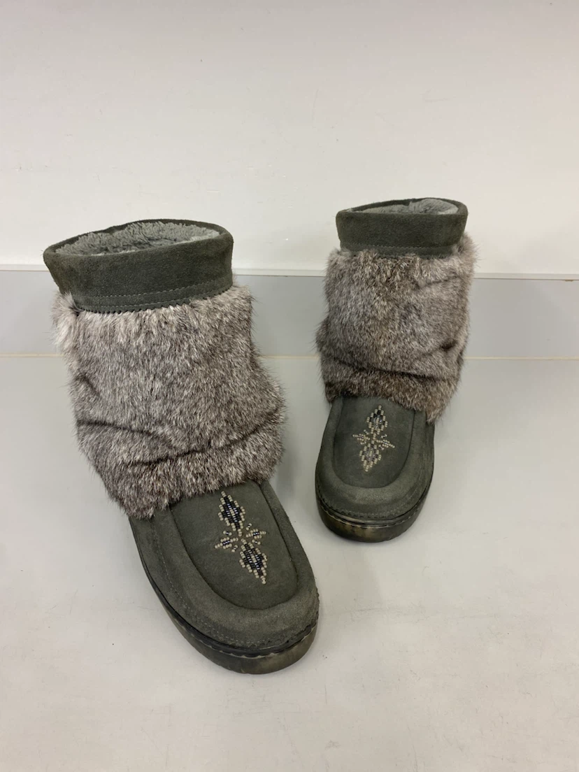 Manitobah Mukluks grey suede boots
