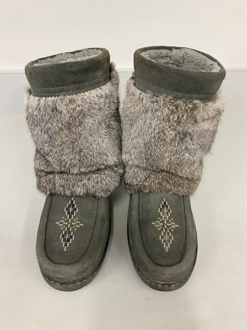 Manitobah Mukluks grey suede boots - photo 3