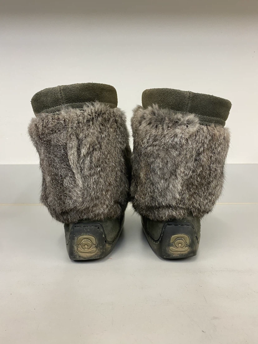 Manitobah Mukluks grey suede boots - photo 4