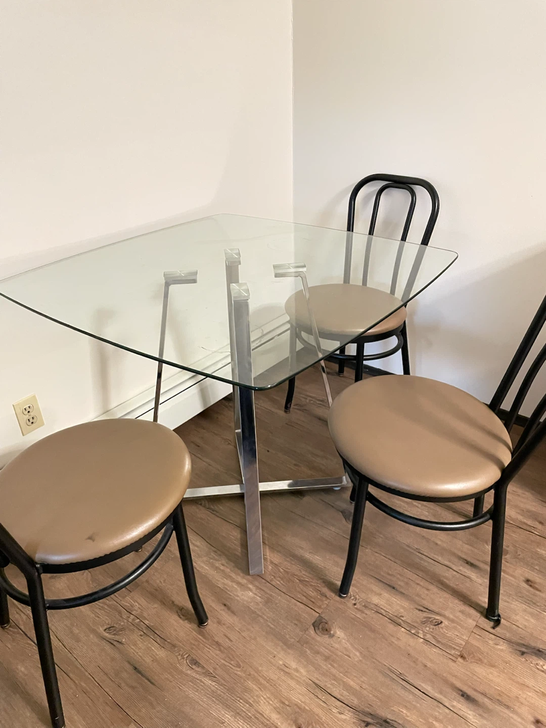 Dinning Table (Glass) and Chairs