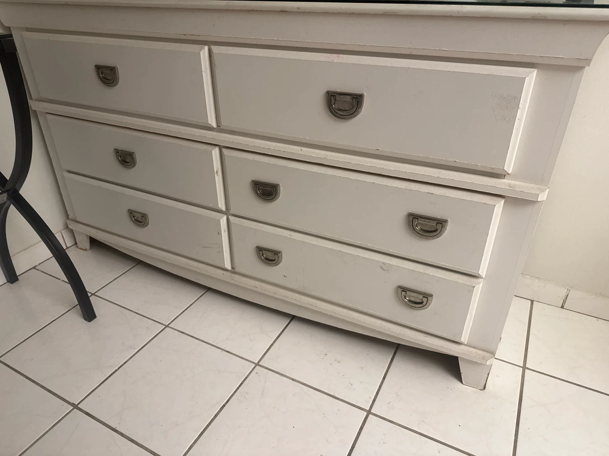 White 6-Drawer Dresser