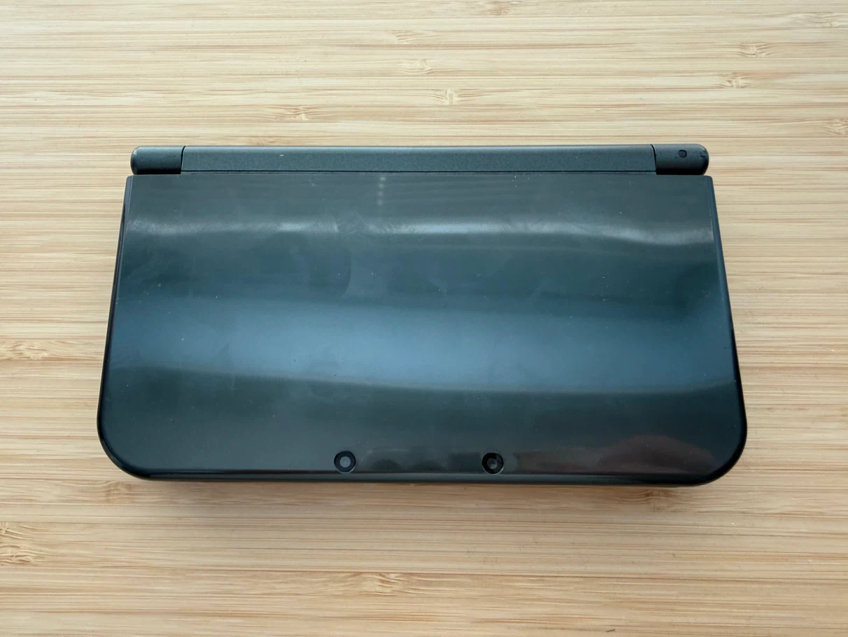 New Nintendo 3ds XL, Minor Wear.