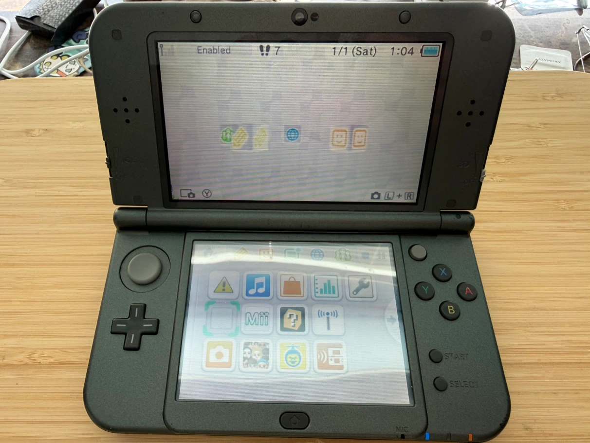 New Nintendo 3ds XL, Minor Wear. - photo 3