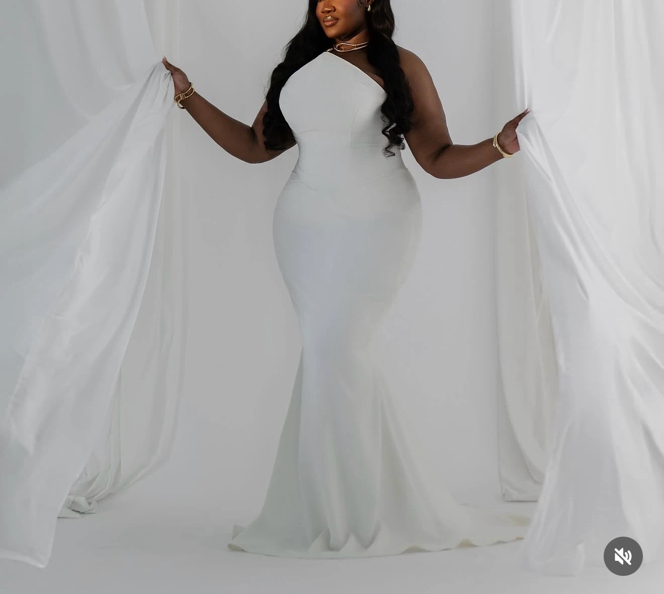 White Mermaid Style Formal Gown - photo 4