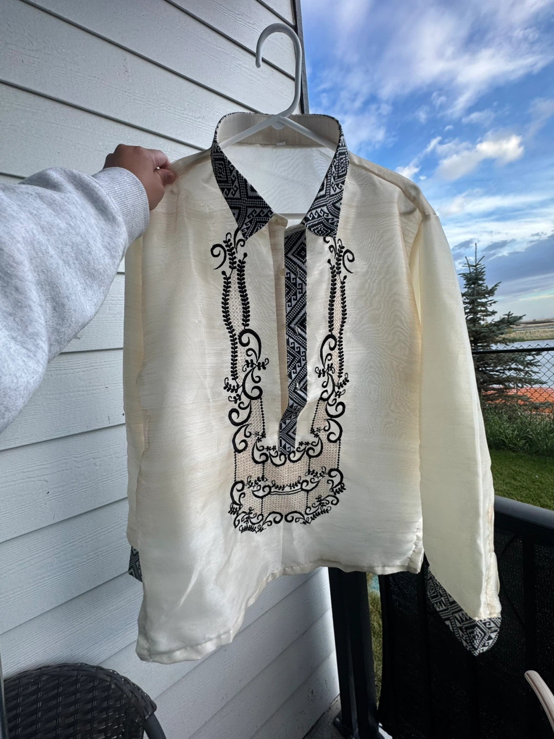 Cream and Black Long-Sleeved Barong Tagalog - photo 2