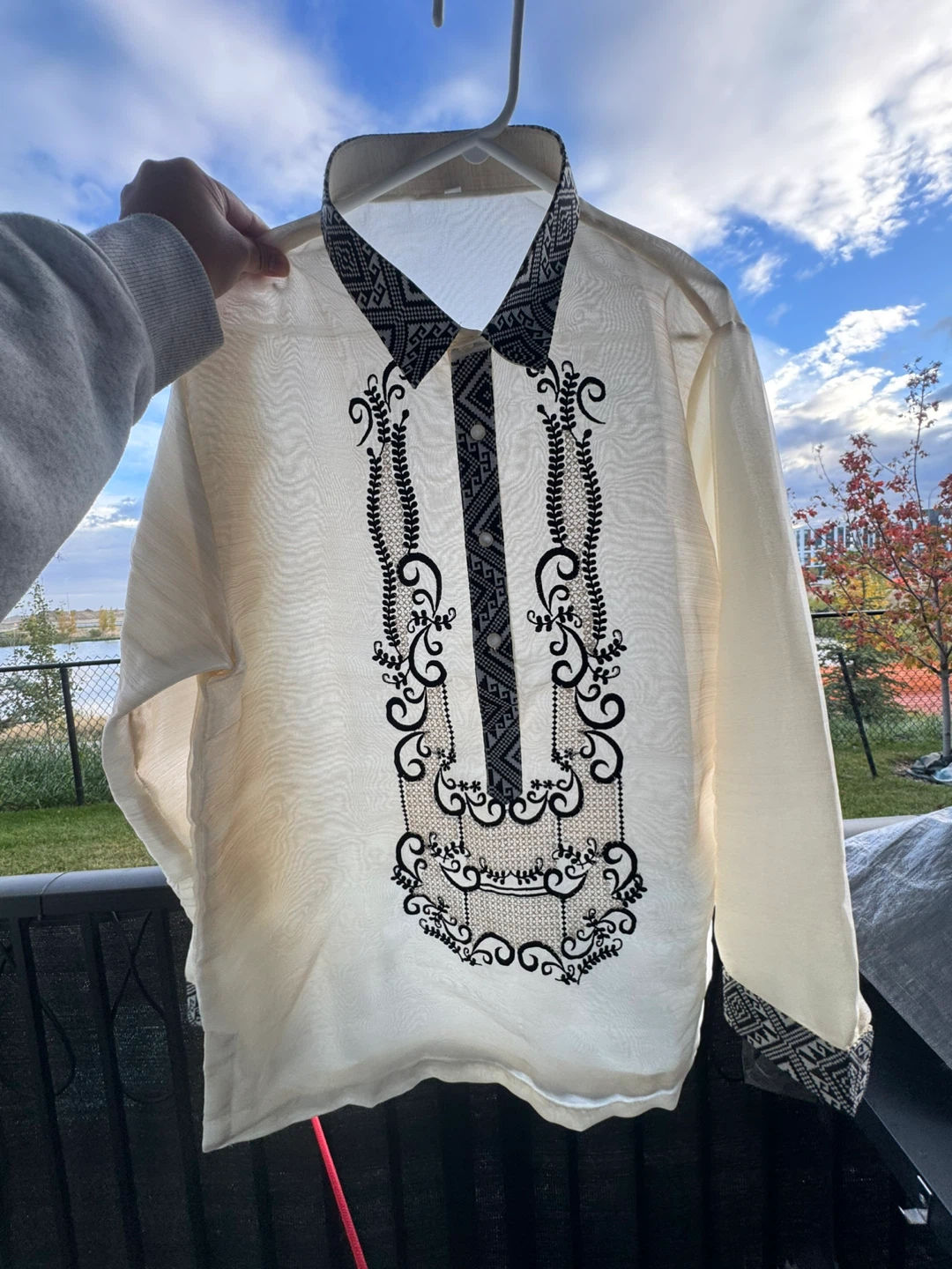 Cream and Black Long-Sleeved Barong Tagalog - photo 5