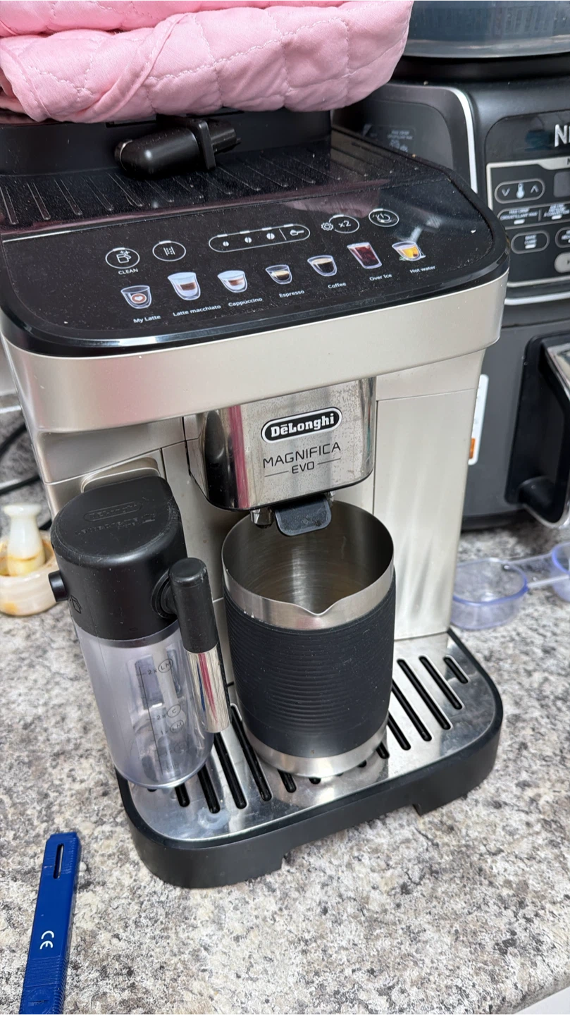 DeLonghi Magnifica Evo Coffee Machine