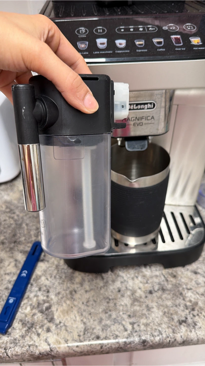 DeLonghi Magnifica Evo Coffee Machine - photo 2