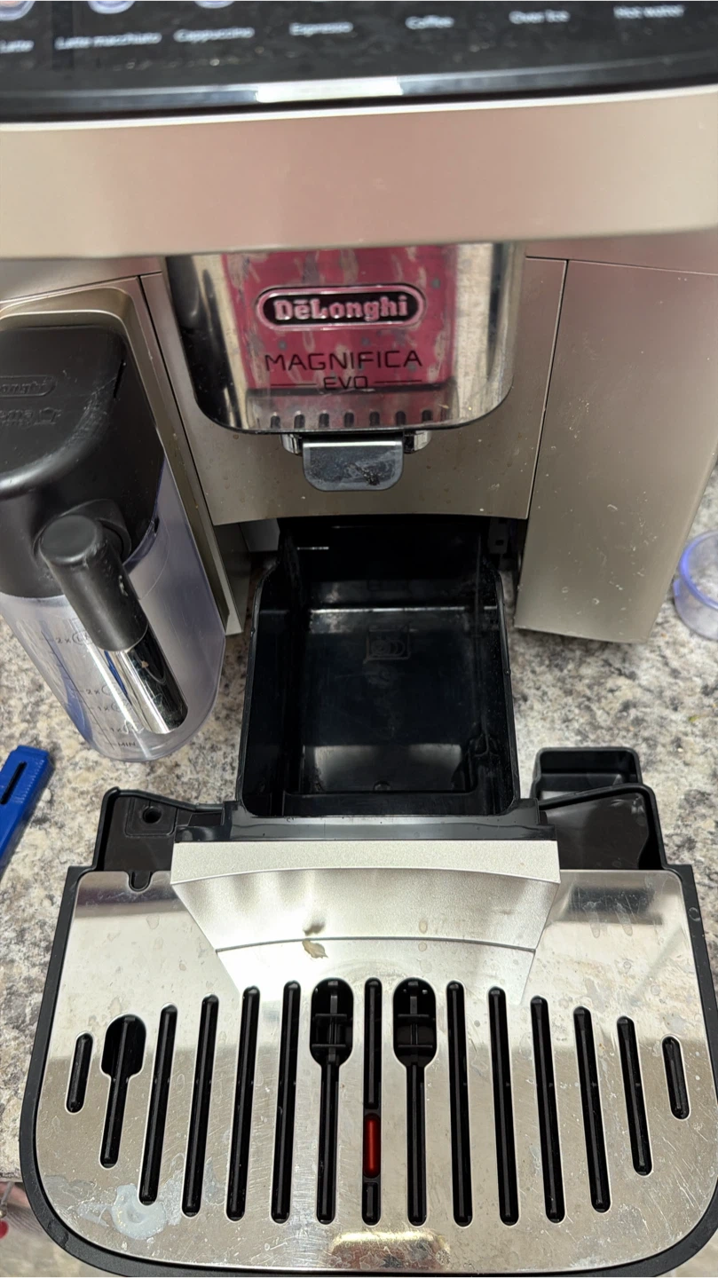 DeLonghi Magnifica Evo Coffee Machine - photo 4