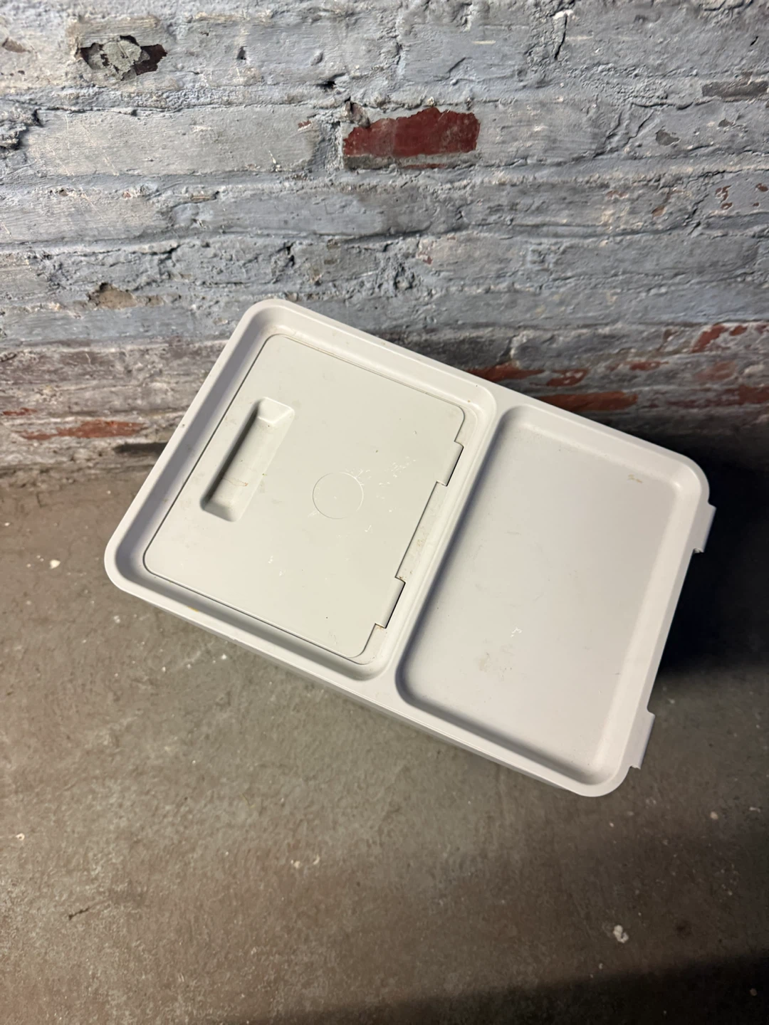 Light Gray Plastic Trash Bin - photo 2