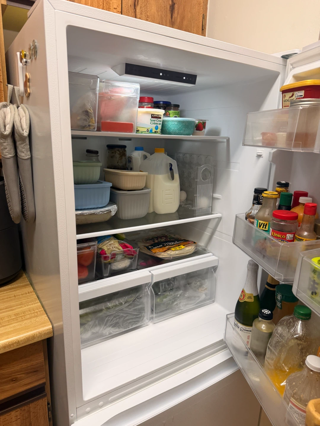 Insignia 18.6 Cu. Ft. Bottom Freezer Refrigerator - White - photo 3