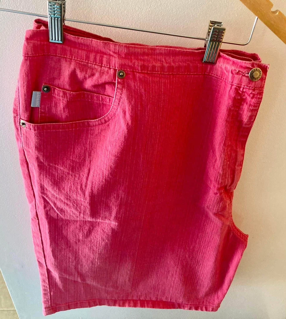 Size 28 women’s shorts - photo 4