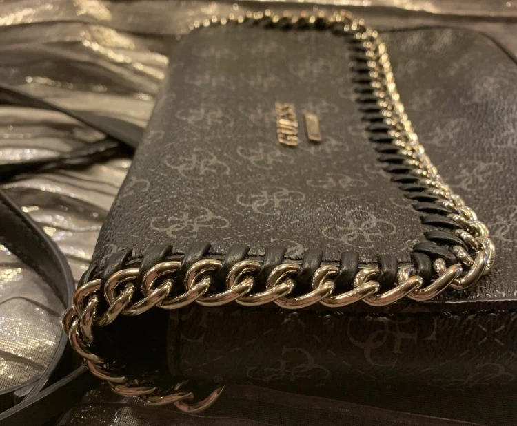 GUESS Shoulder Bag