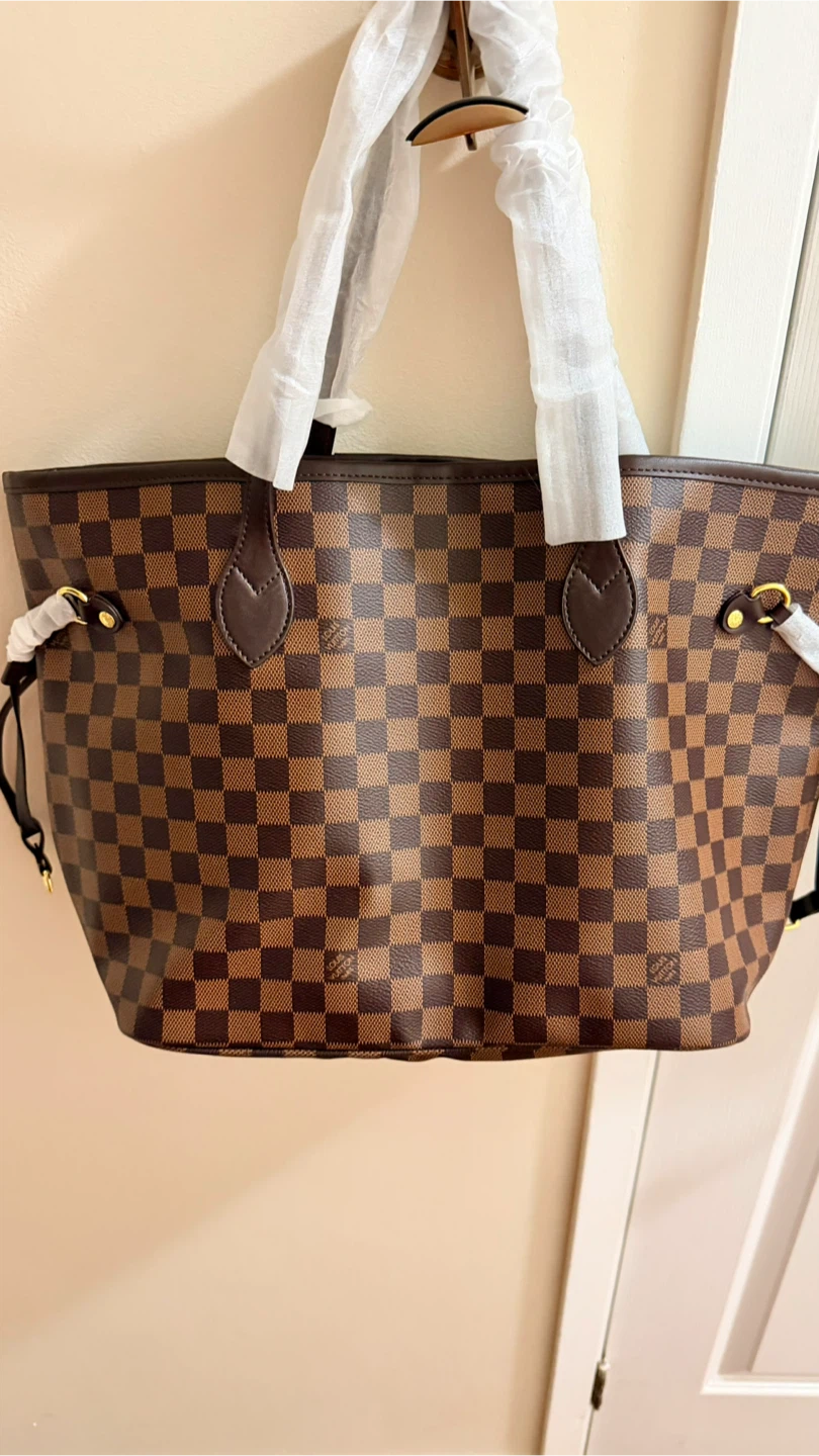 LV NEVERFULL  M SIZE TO  buy or TRADE !