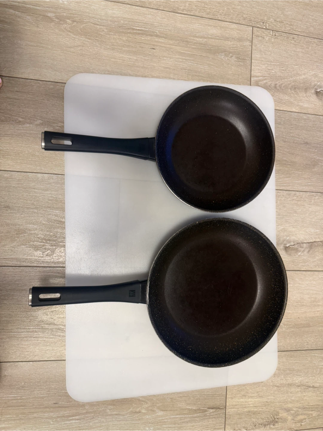 Zwilling J.A. Henckels 10” & 11.5” Nonstick Frying Pan Set Italy - photo 2