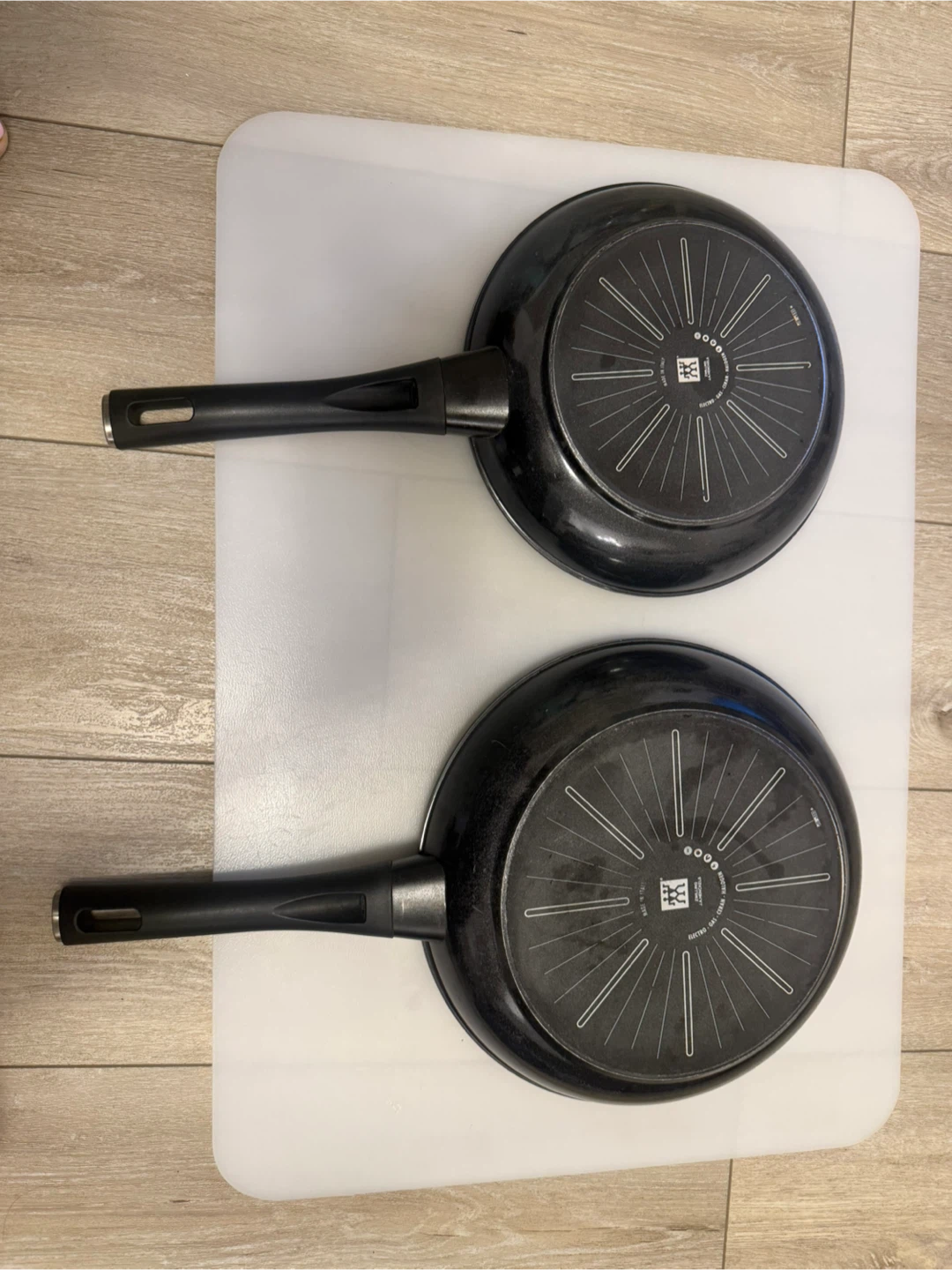 Zwilling J.A. Henckels 10” & 11.5” Nonstick Frying Pan Set Italy - photo 3
